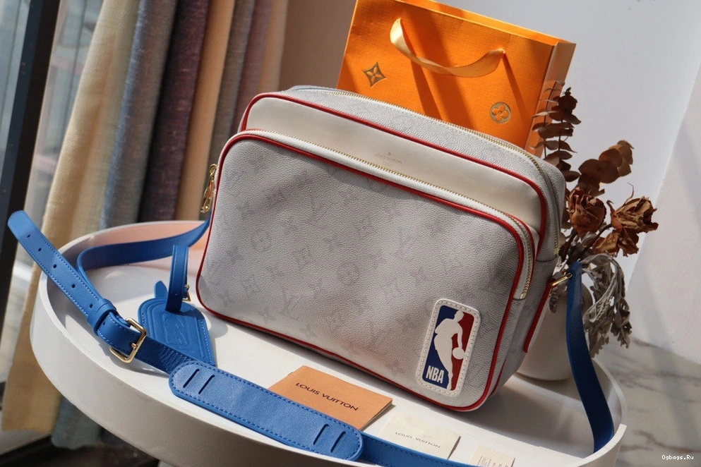 LVXNBA LOUIS MESSENGER NIL VUITTON 0215